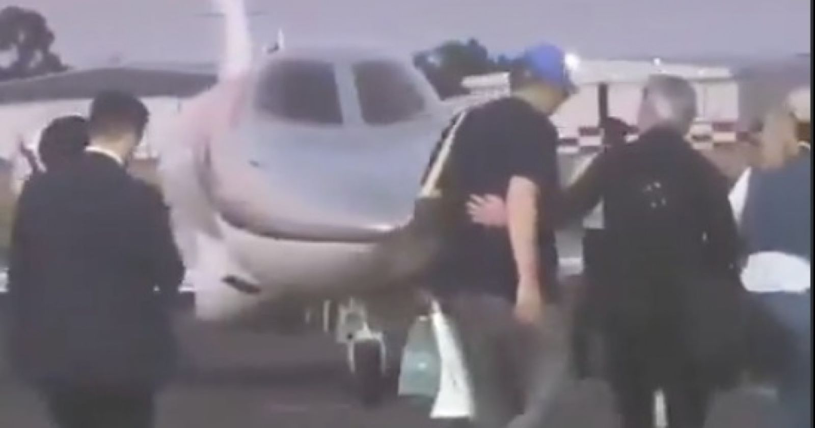 Adorni en Punta del Este: +1.500 comentarios analizados revelan que la crítica es a la figura, no al gobierno